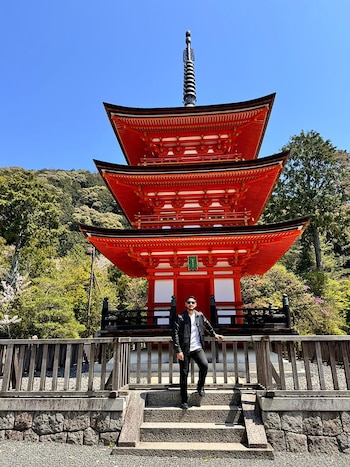 Hernán Lirio frente a una