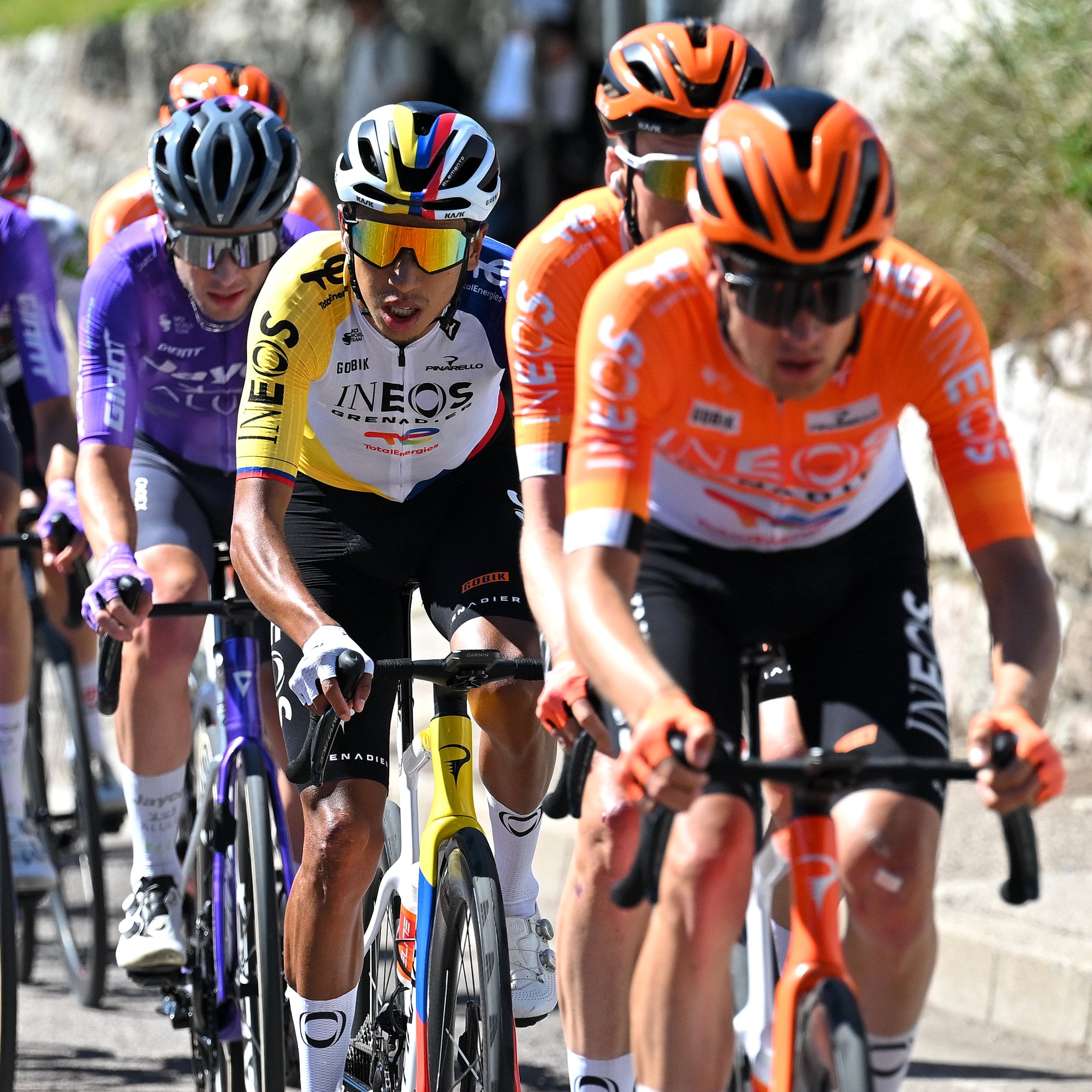 Egan Bernal junto con Thymen Arensman son los dos ciclistas del Ineos Grenadiers en el top 3 del Tour de los Alpes - crédito Ineos Grenadiers