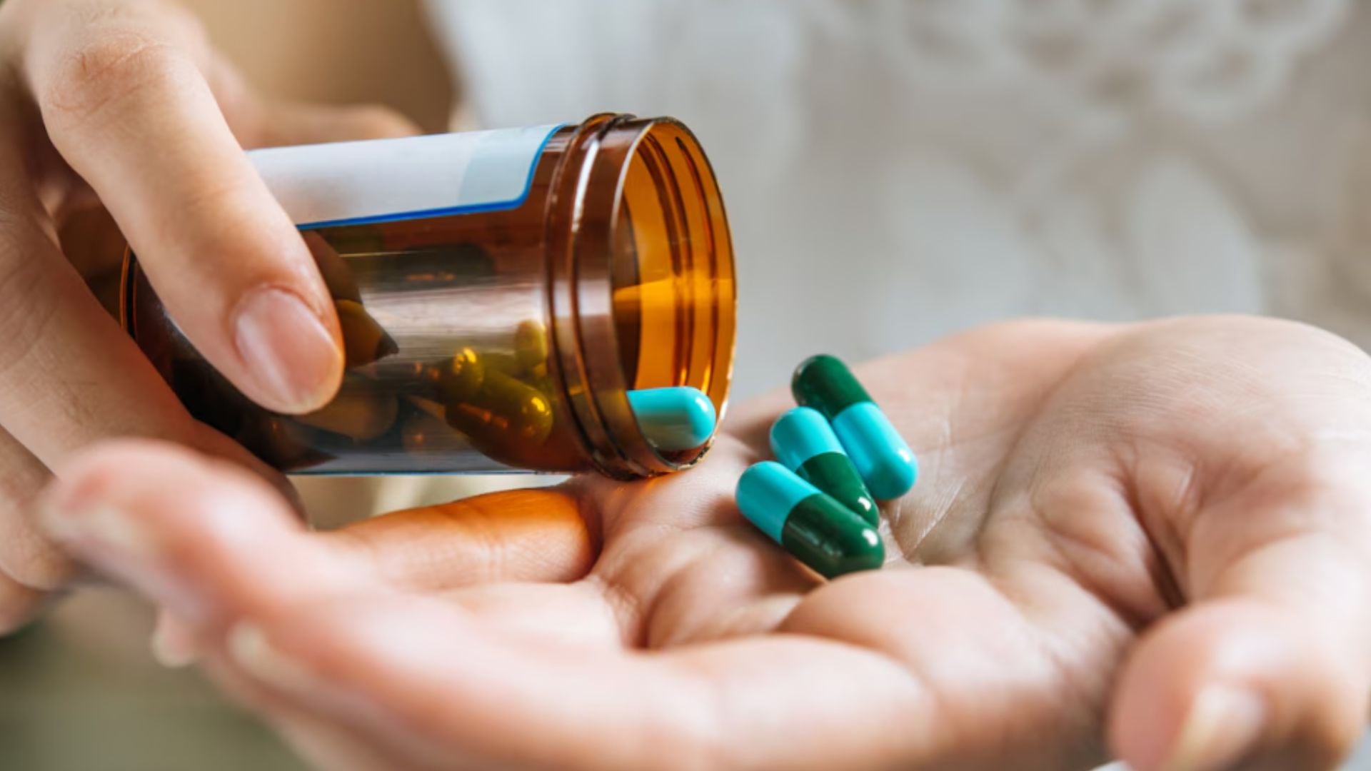 Blanco recordó que los medicamentos de venta libre también pueden causar efectos adversos y vinculó el uso excesivo de antibióticos con la resistencia a los antimicrobianos (Imagen Ilustrativa Infobae)