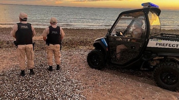 Miembros de la Prefectura Naval