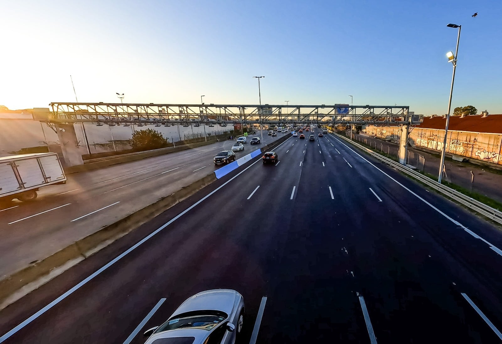 La Autopista Dellepiane estrenó el sistema Free Flow y eliminó todas sus cabinas de peaje en sentido al centro