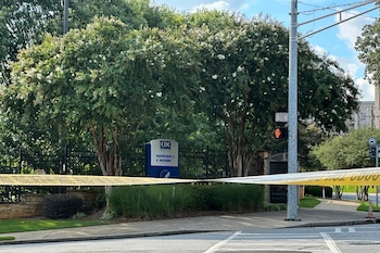 Los testigos de negocios cercanos