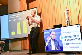 Martín Guzmán, en un aporte