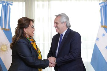 Alberto Fernández con Xiomara Castro