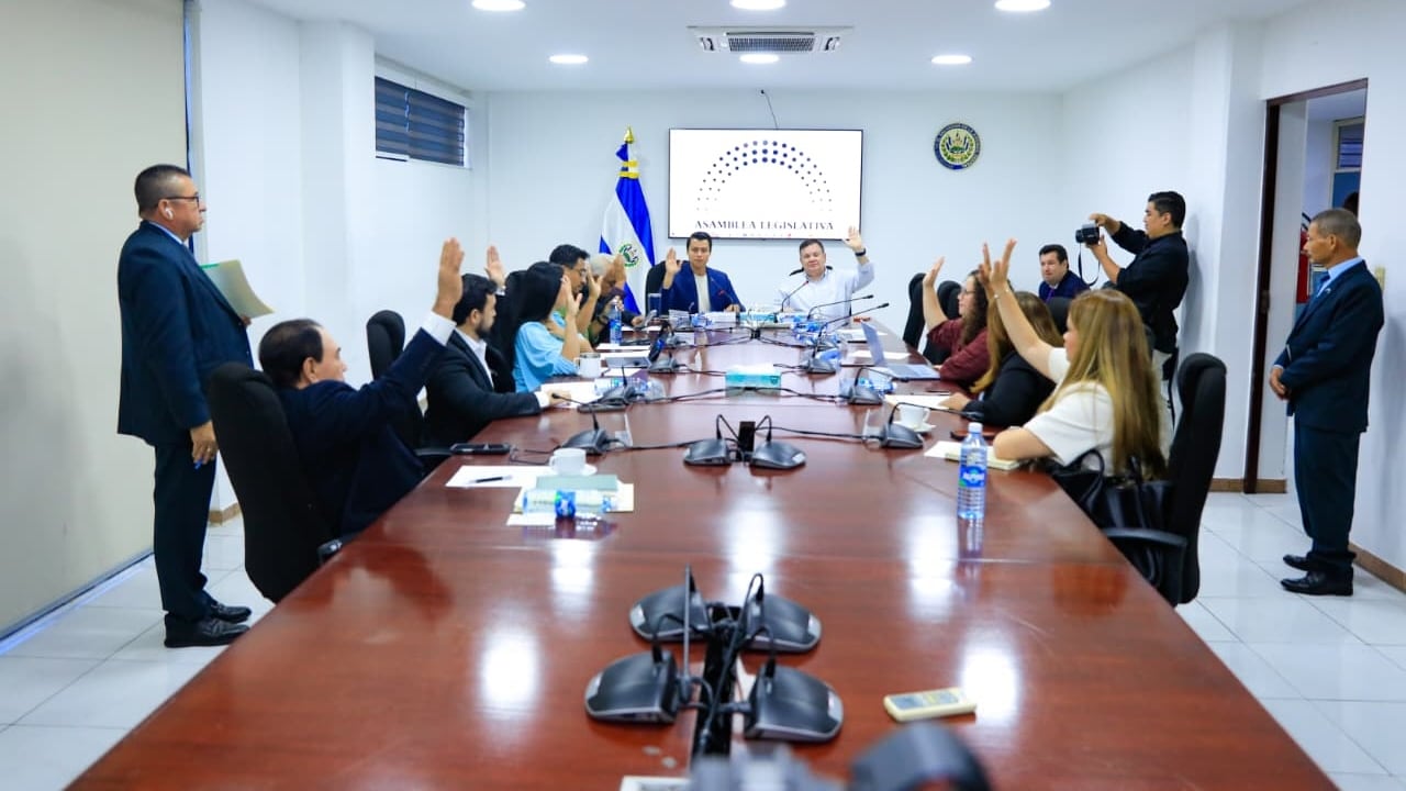 La comisión de Hacienda avala un préstamo de hasta 75 millones de dólares con la CAF para equipar El Nido (Foto cortesía Asamblea Legislativa)