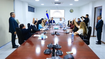 La comisión de Hacienda avala un préstamo de hasta 75 millones de dólares con la CAF para equipar El Nido (Foto cortesía Asamblea Legislativa)