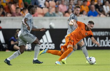 Héctor Herrera fichó por el