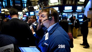 Wall Street abre con leves