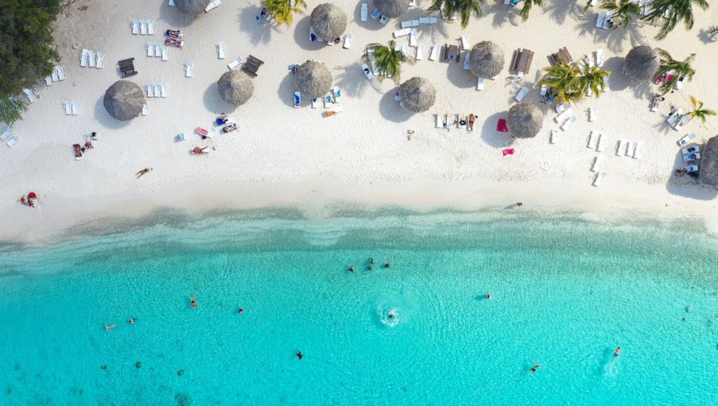 El flujo de turistas peruanos a Curaçao superó en tres veces el registro de 2024, estableciendo la tasa de crecimiento más vertical en el Caribe.
