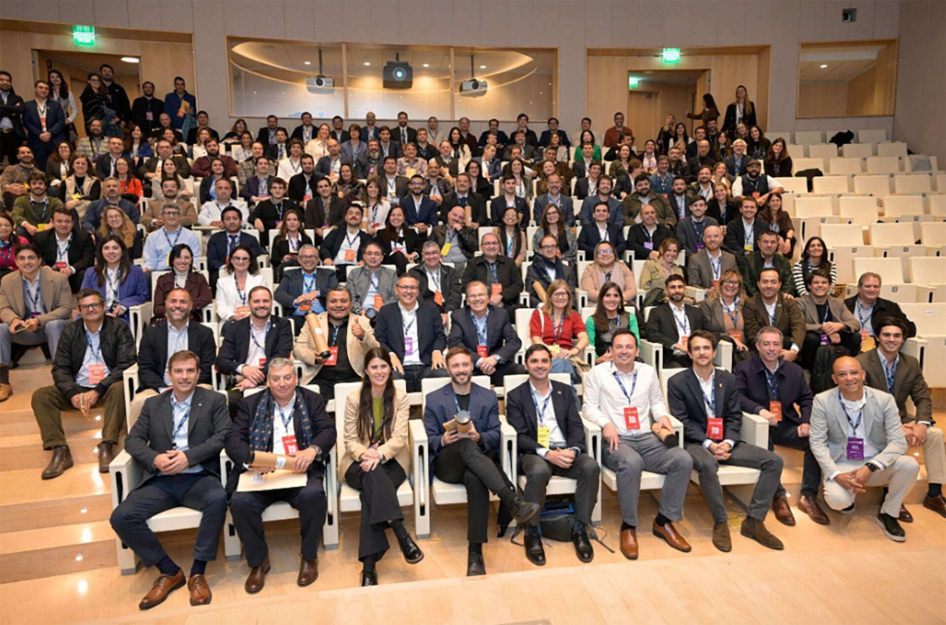 Más de 200 representantes de gobiernos y empresas tecnológicas participaron del encuentro en Torre Macro