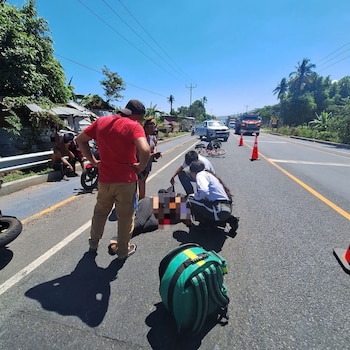 Una ciclista identificada como Loida Abigail Gonzales fallece tras ser embestida por un motociclista en el Periférico Claudia Lars. (Foto cortesía)