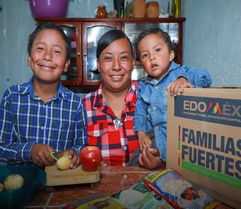 Entrega de apoyos alimentarios despensas