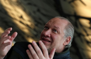 El académico Rafael Rojas, habla