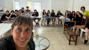 Pamela Arigoni (izquierda) junto a