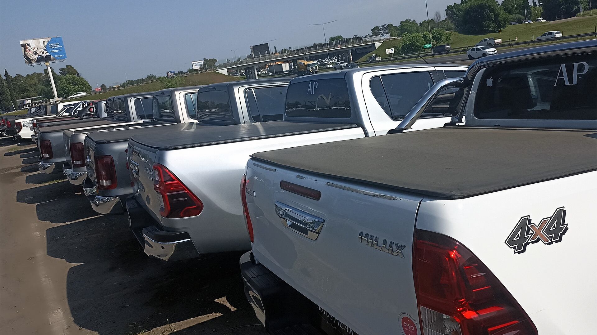 Las camionetas medianas siguen dominando el mercado pero pierden participación frente a las compactas