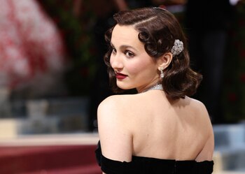 La actriz Maude Apatow lució