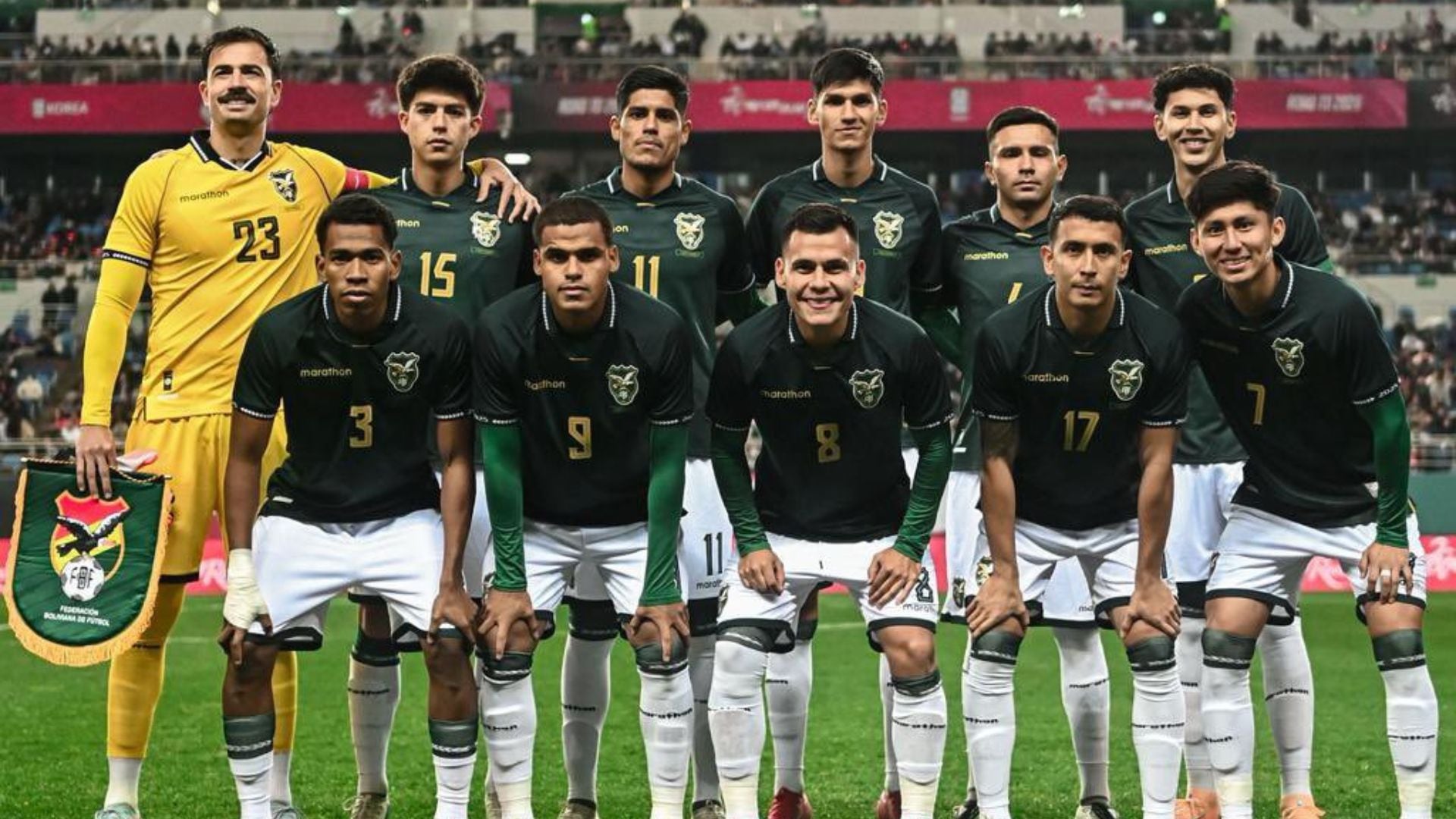 El plantel de Bolivia que disputa la gira en Asia. - Crédito: FBF