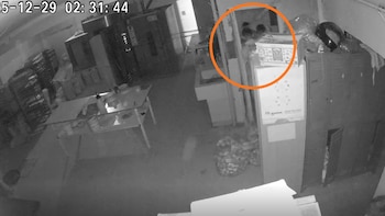 Golpearon y apuñalaron a un