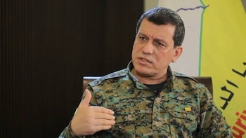 El comandante en jefe de las FDS anuncia la disolución de la milicia kurdo-árabe tras el acuerdo con Damasco