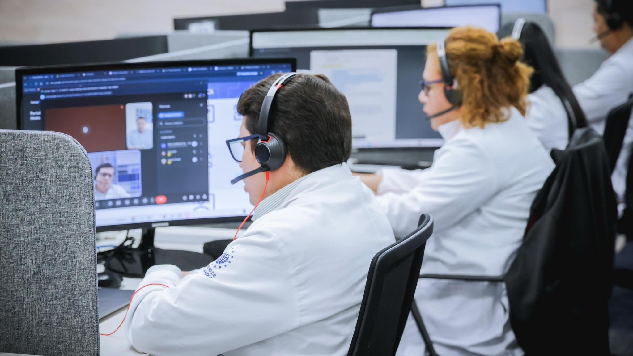 Con tres millones de citas gestionadas y un índice de satisfacción del 98%, la plataforma DoctorSV permite el acceso ágil a consultas, medicamentos y diagnósticos médicos de manera gratuita y accesible para todos los ciudadanos (Foto cortesía Secretaría de Prensa de la Presidencia)