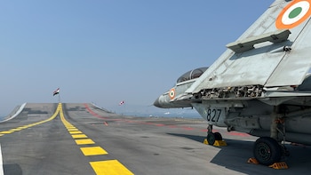La cubierta está rematada por una rampa de 14,5 grados que favorece el despegue corto de las aeronaves (Foto: Archivo DEF)