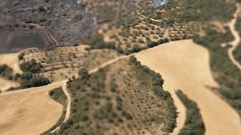 INFOAR trabaja en la extinción de un incendio en una zona agrícola y forestal de Hoz y Costean (Huesca)