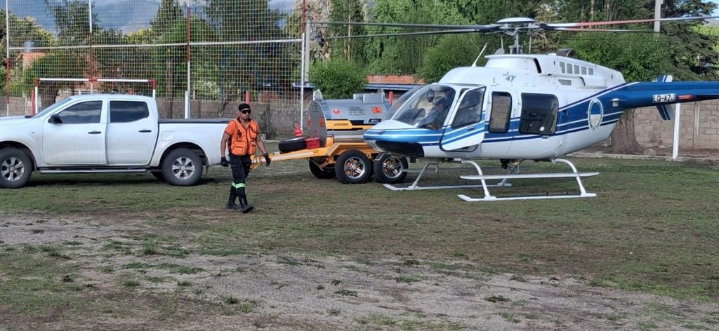 A la búsqueda del docente desaparecido se sumó un helicóptero