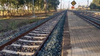 Restablecida la circulación de trenes entre Gibraleón y Calañas interrumpida por el incendio de Castillejos