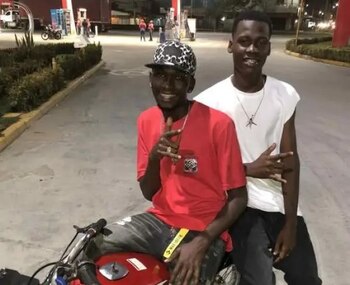 Ambos estaba realizando sus tareas