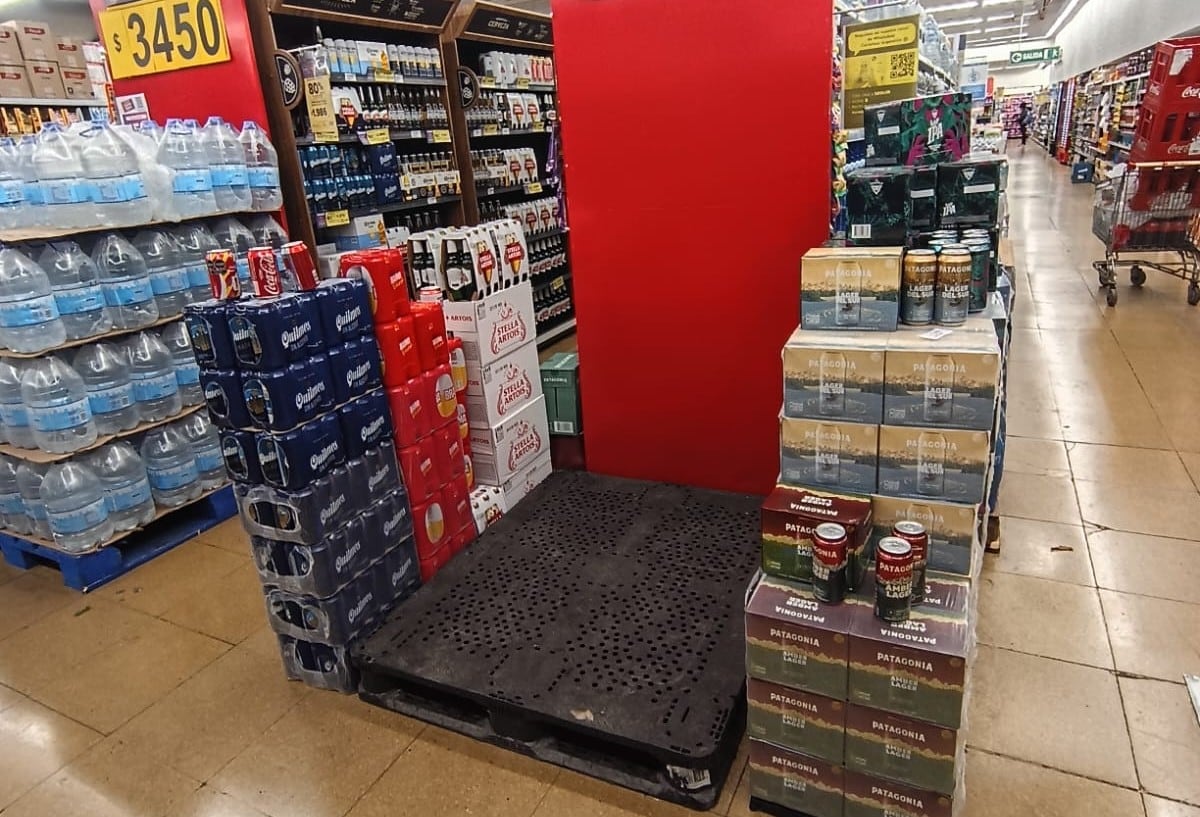 Hay problemas en la distribución de bebidas por una protesta del Sindicato de Camioneros