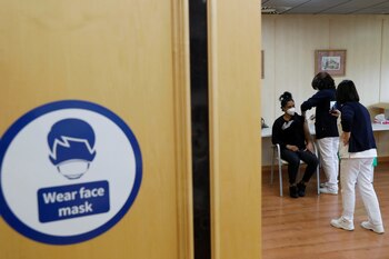 Un centro de vacunación en