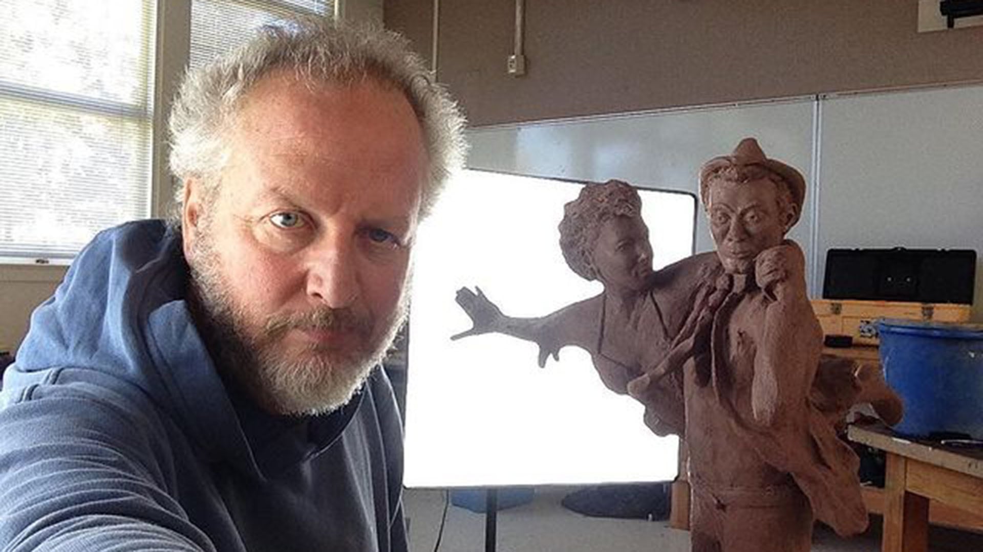 La vida de Stern cambió después de Hollywood, dedicándose ahora al campo y a la escultura, lejos de las cámaras y eventos públicos (Instagram)