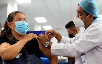 Es importante que la población también se una a las estrategias de vacunación para que esté protegida. (Foto: EFE)