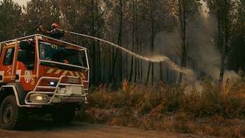 El regreso del calor pone a prueba la lucha contra el megaincendio del suroeste de Francia