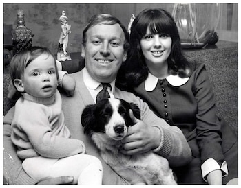 Pickles, el perro mestizo blanco