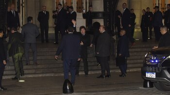 Javier Milei ingresando al Teatro