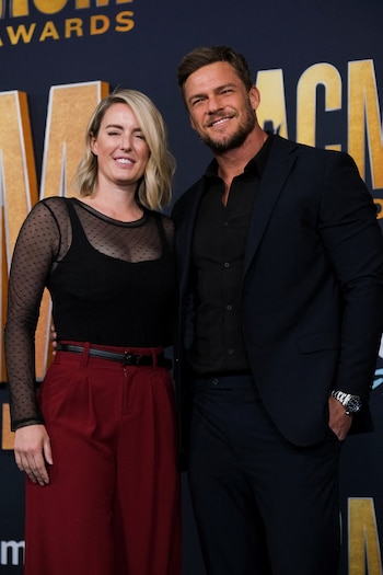 La relación entre Alan Ritchson y Catherine Ritchson comenzó en la adolescencia, se retomó en la universidad y se formalizó con su casamiento en mayo de 2006 (REUTERS/Maria Alejandra Cardona)