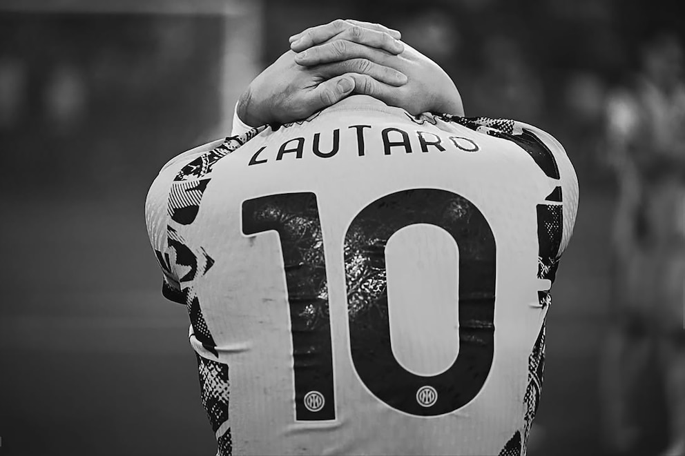 Lautaro Martinez looking dejected