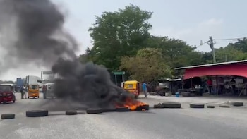 Pobladores y transportistas bloquean carretera en Juchitán tras la detención de Miguel Sánchez Altamirano, alcalde señalado por narcovínculos