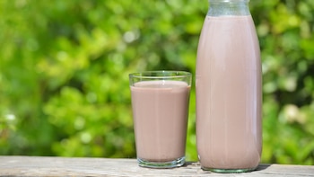 Leches saborizadas: ¿son saludables para los menores? Esto dice Profeco