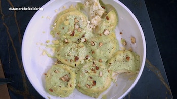 La prueba gastronómica exigió la preparación de pasta rellena casera y el participante optó por sorrentinos con salsa de cebolla