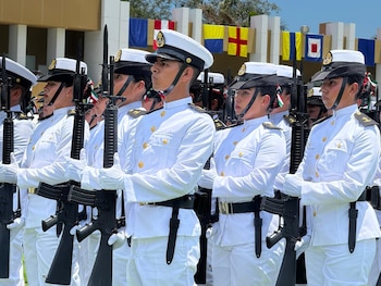 Cadetes juraron honor a la bandera durante la ceremonia. Crédito: Juan Castillo - Infobae México