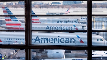 Un controlador aéreo evitó un incidente entre dos vuelos de American Airlines con el mismo número de vuelo en Phoenix