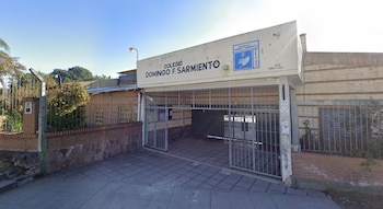 La entrada al colegio N°1 "Domingo Faustino Sarmiento de Palpalá