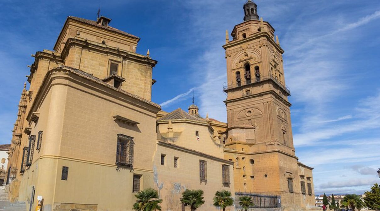 Catedral de Guadix construida sobre la Colina Sagrada (Ayuntamiento de Guadix)