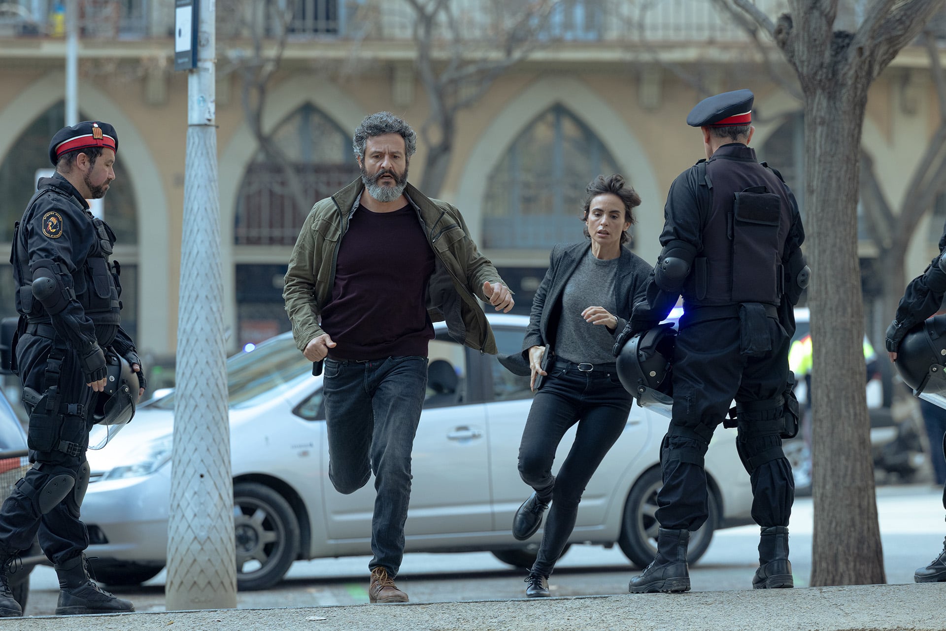 El inspector Milo Malart y la subinspectora Rebeca Garrido protagonizan una investigación marcada por el contraste de personalidades y métodos policiales. (Crédito: Lander Larrañaga/Netflix © 2025)