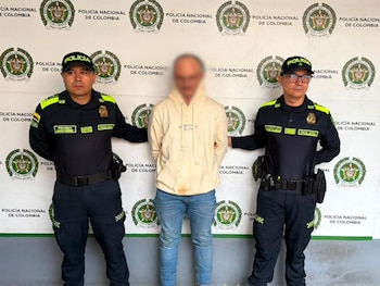 El mandatario reclamó garantías judiciales y advirtió que seguirá el caso en la Fiscalía, tras recordar el precedente de 2024 con alias Calarcá, capturado y luego excarcelado como gestor de paz - crédito Policía Nacional