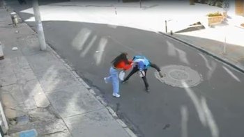 La rápida reacción de la víctima y la alerta de la comunidad permitieron detener al presunto ladrón antes de que lograra huir - crédito @SeguridadBOG / X