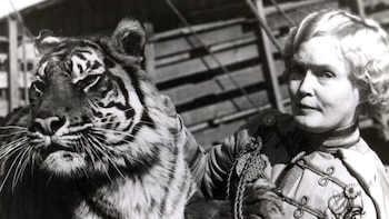 Entre fracturas, jaulas y fama: