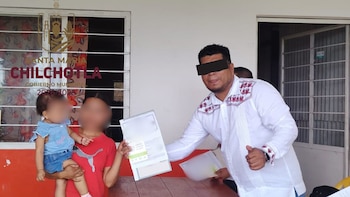 La administración municipal compartió fotos de un evento reciente donde aparece Gallardo con integrantes de la comunidad. Crédito: Gobierno Municipal de Santa Maria Chilchotla Oaxaca 2026-2028.